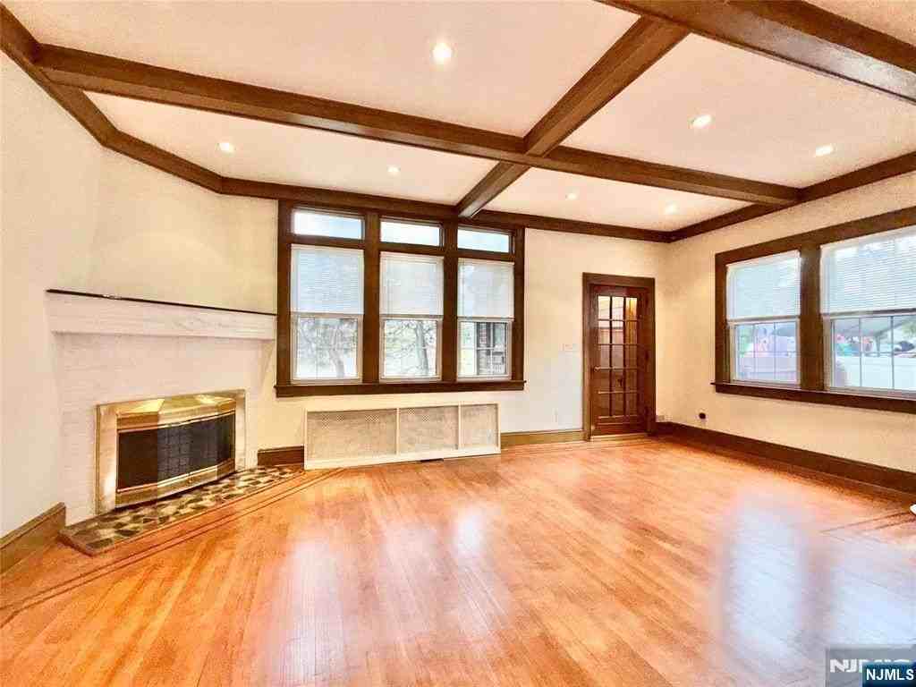 455 Hillside Ave - Photo 2 of 21