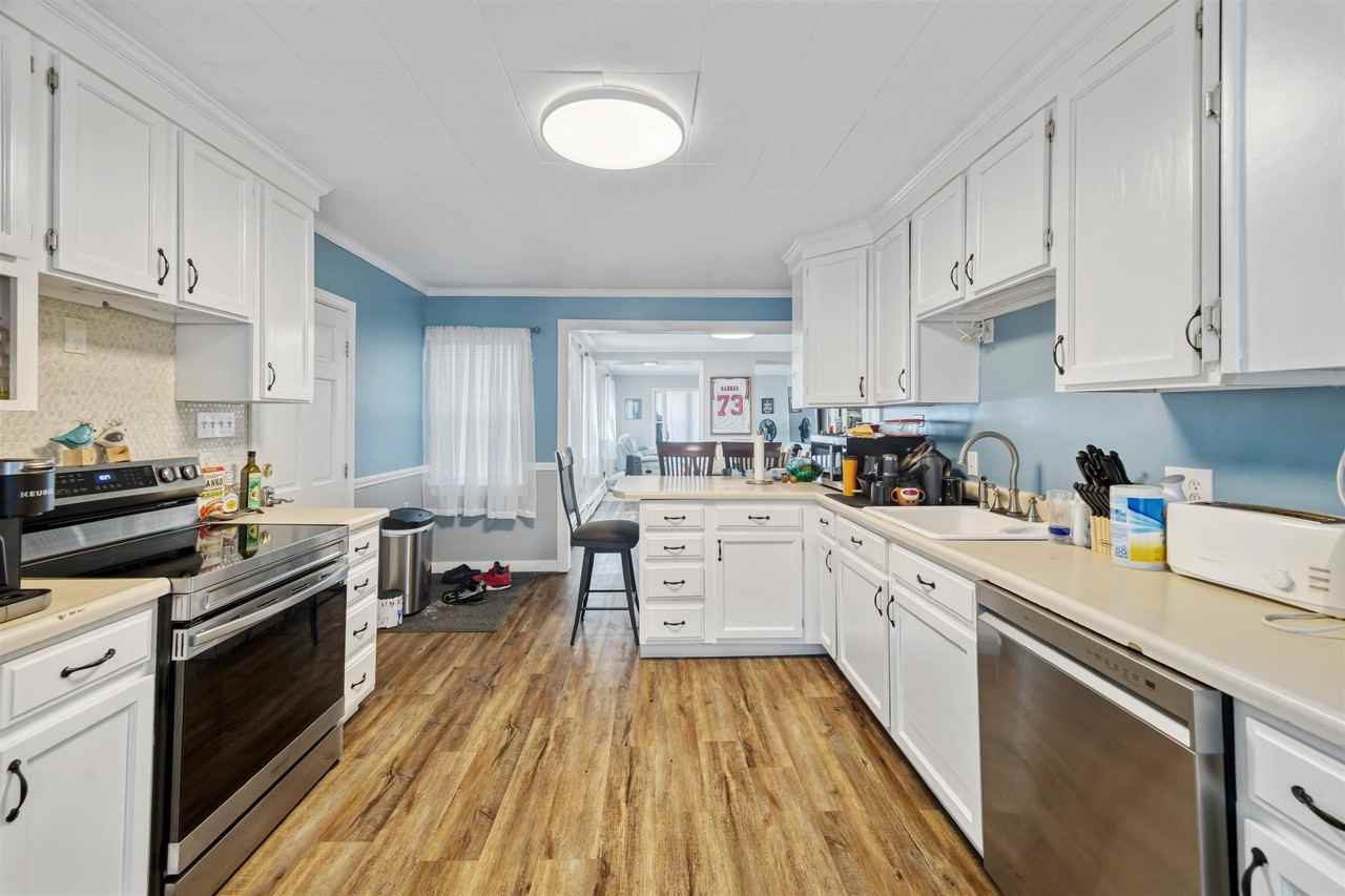 429 Cartier St - Photo 2 of 20