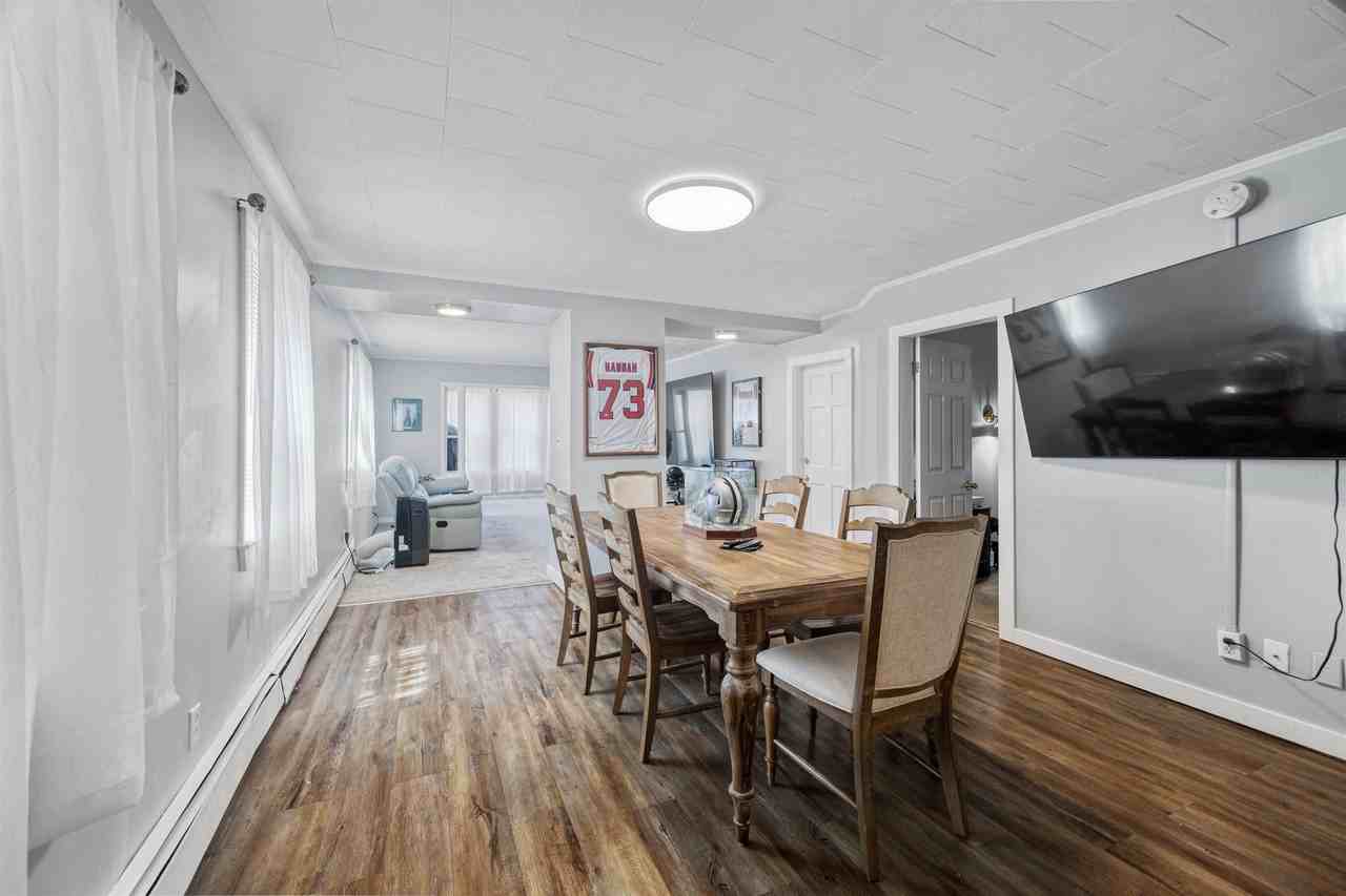 429 Cartier St - Photo 4 of 20