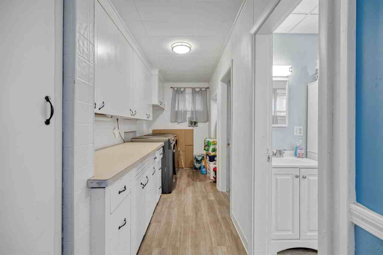 429 Cartier St - Photo 6 of 20