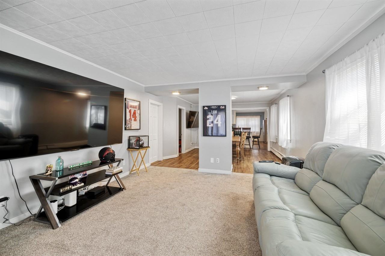 429 Cartier St - Photo 7 of 20