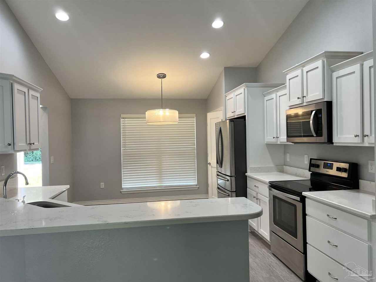 5335 Broad St - Photo 5 of 24