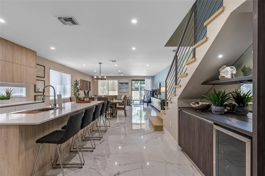 811 Sw 10th Ter - Photo 5 of 35