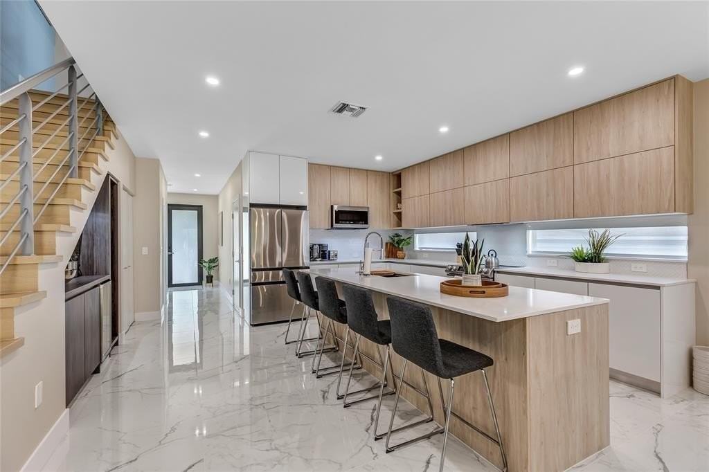 811 Sw 10th Ter - Photo 7 of 35