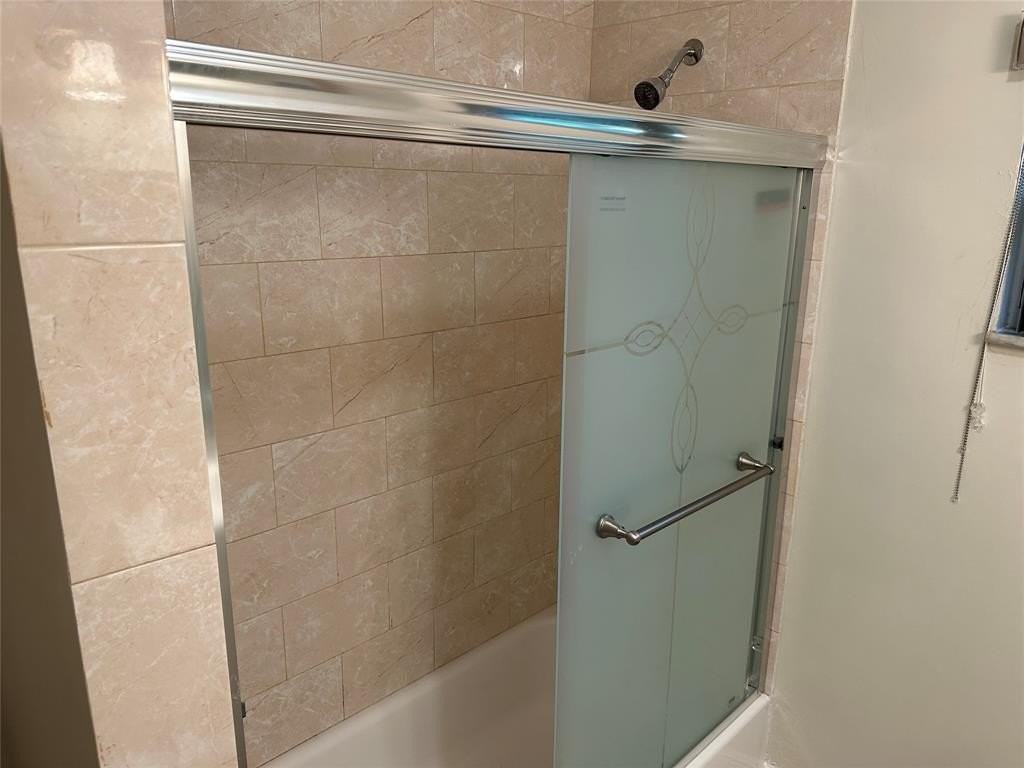 3513 Nw 33rd St - Photo 3 of 10