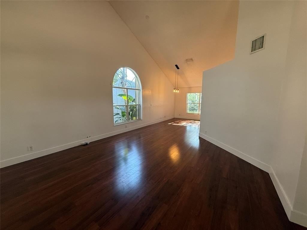 2633 Bogota Ave - Photo 4 of 33