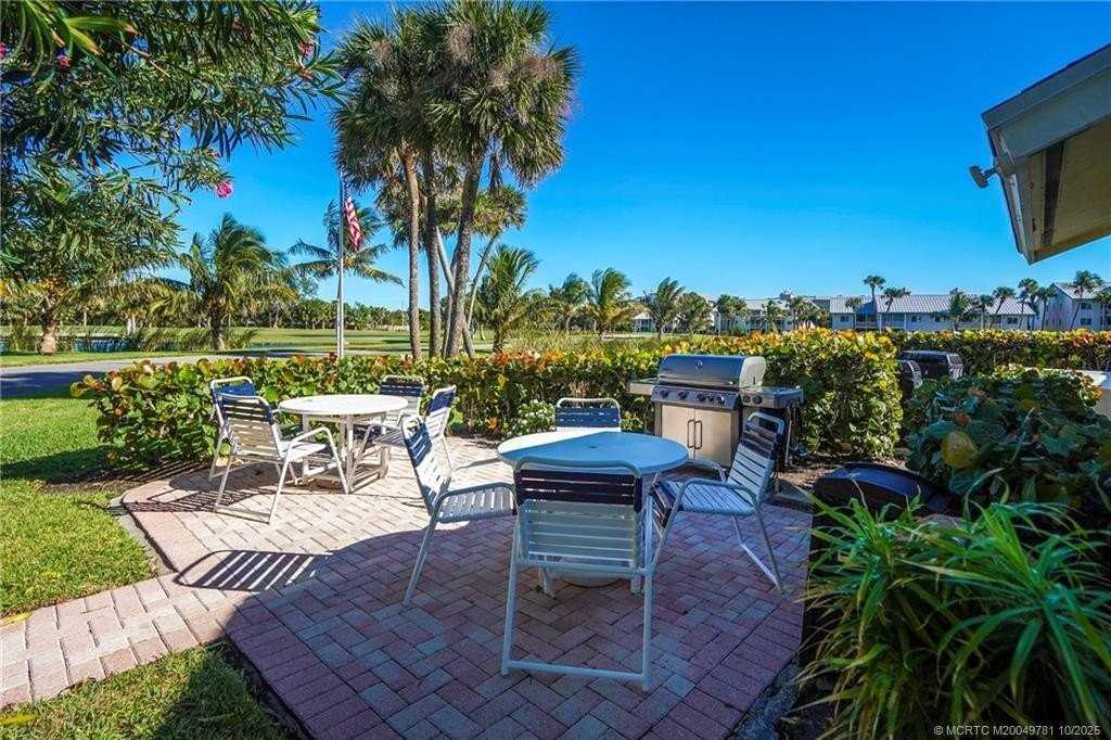 5532 Ne Gulfstream Way - Photo 4 of 50