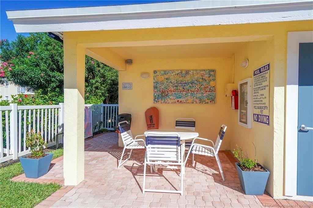 5532 Ne Gulfstream Way - Photo 6 of 50