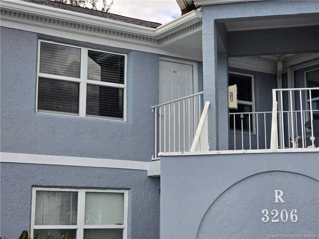 3206 Se Aster Ln Apt 207 #207 - Photo 2 of 25