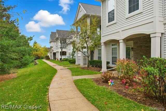 16211 Addington Dr #192 - Photo 4 of 31