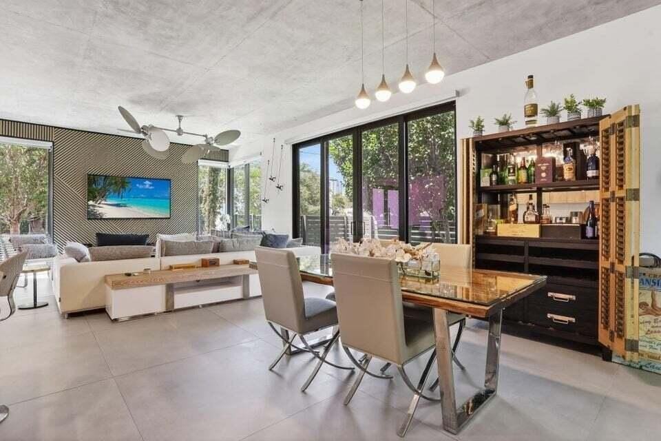 925 Ne 6th St - Photo 6 of 24