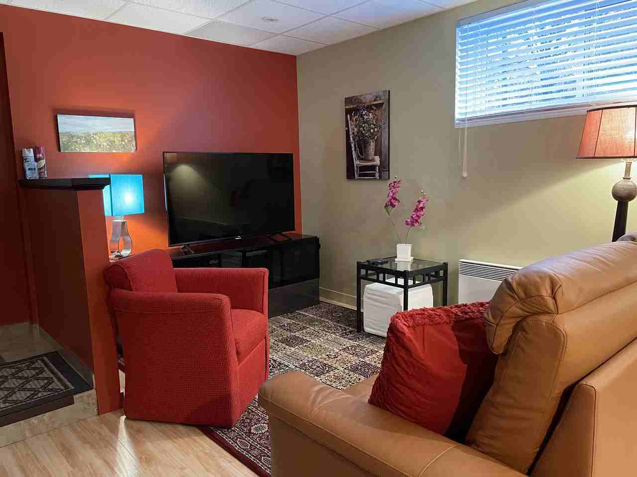 3 Rue Élisabeth-Bruyère #6 - Photo 3 of 7