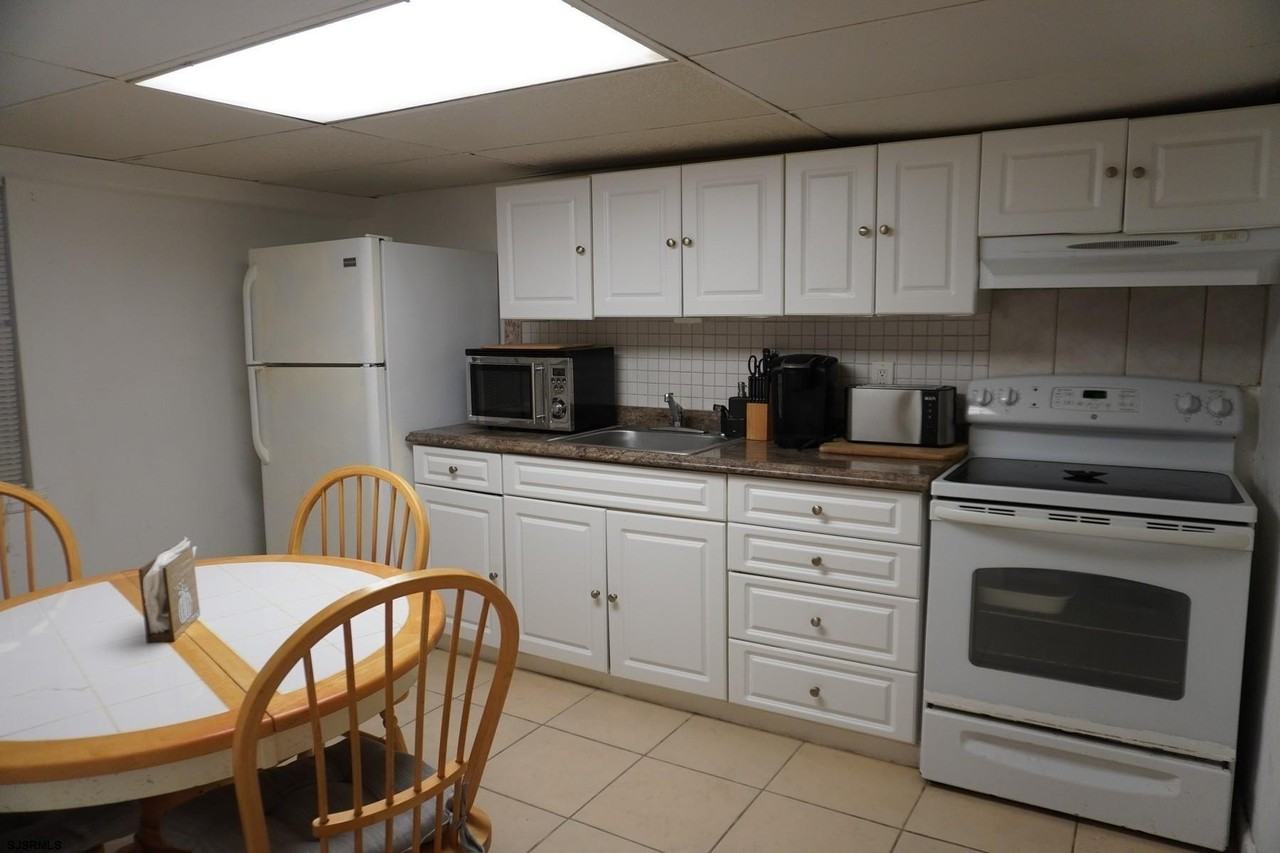 4703 Ventnor Ave - Photo 6 of 22