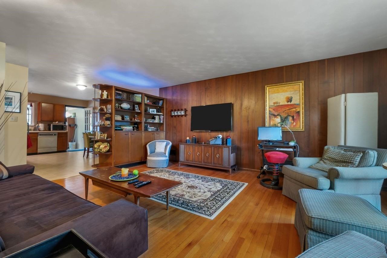 1716 S Meridian St - Photo 4 of 23