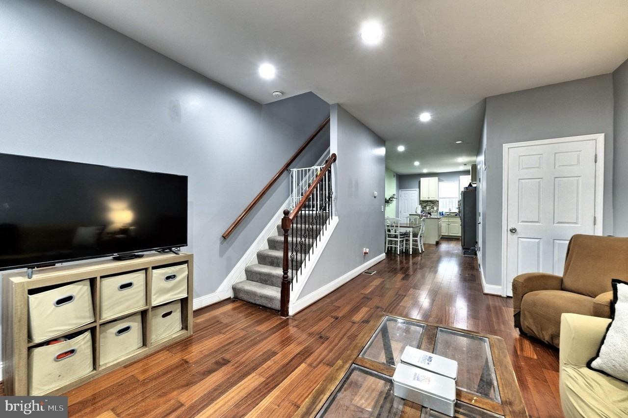 318 East 28th Street - Photo 4 of 20