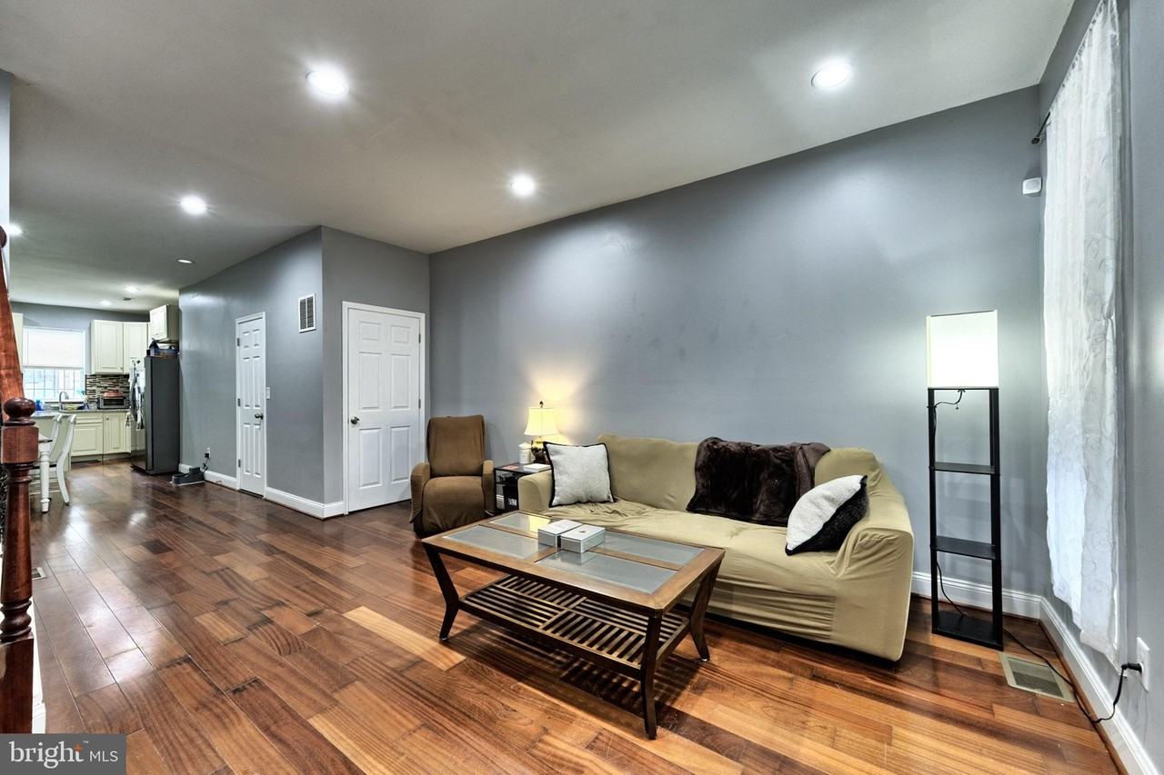 318 East 28th Street - Photo 5 of 20