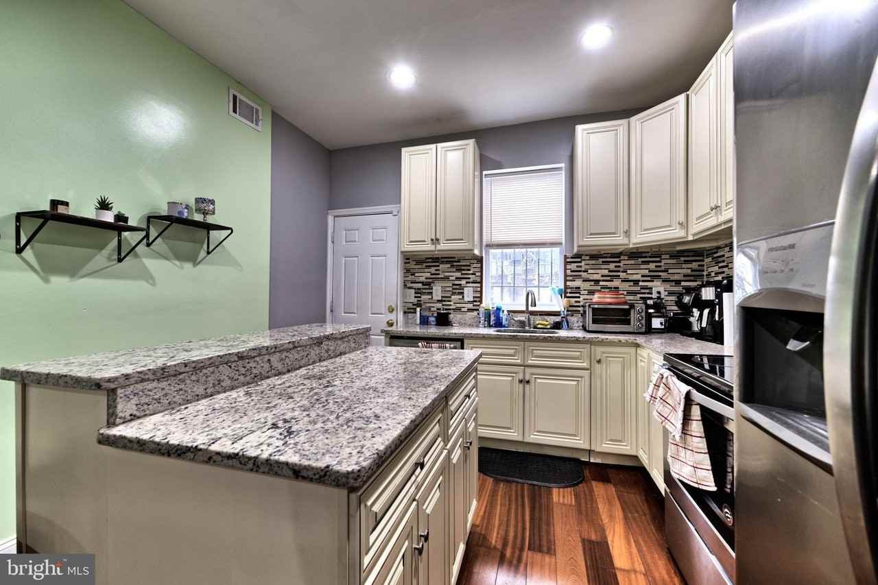 318 East 28th Street - Photo 6 of 20