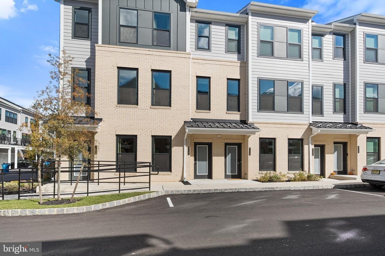 715 Parker Boulevard - Photo 2 of 35