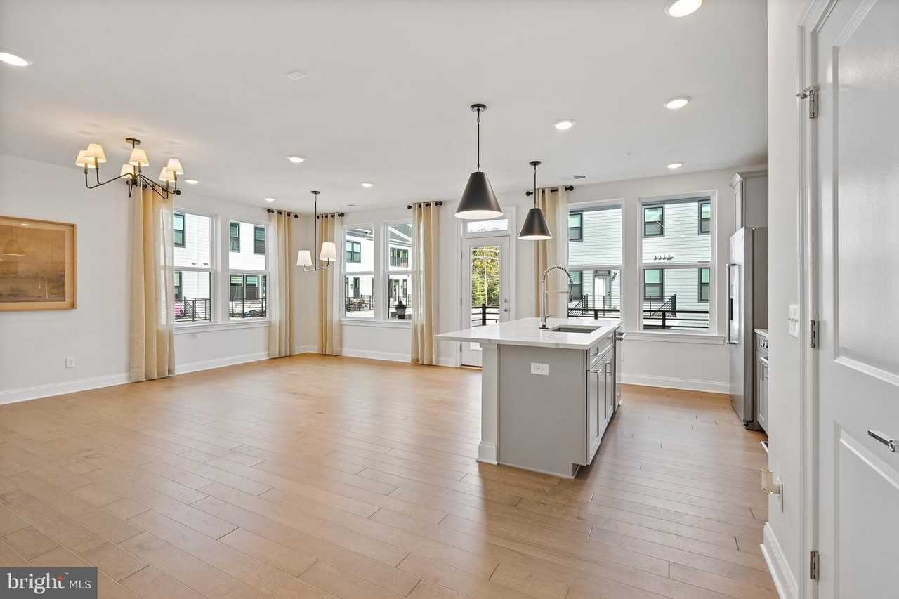 715 Parker Boulevard - Photo 5 of 35