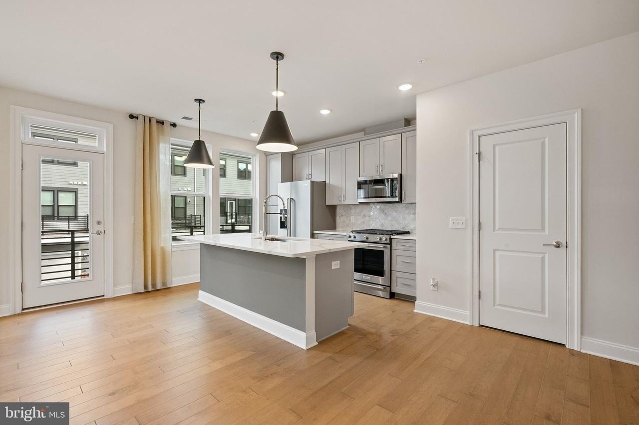 715 Parker Boulevard - Photo 6 of 35