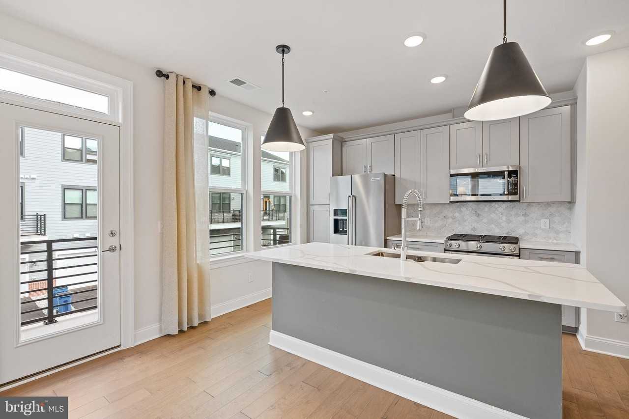 715 Parker Boulevard - Photo 7 of 35