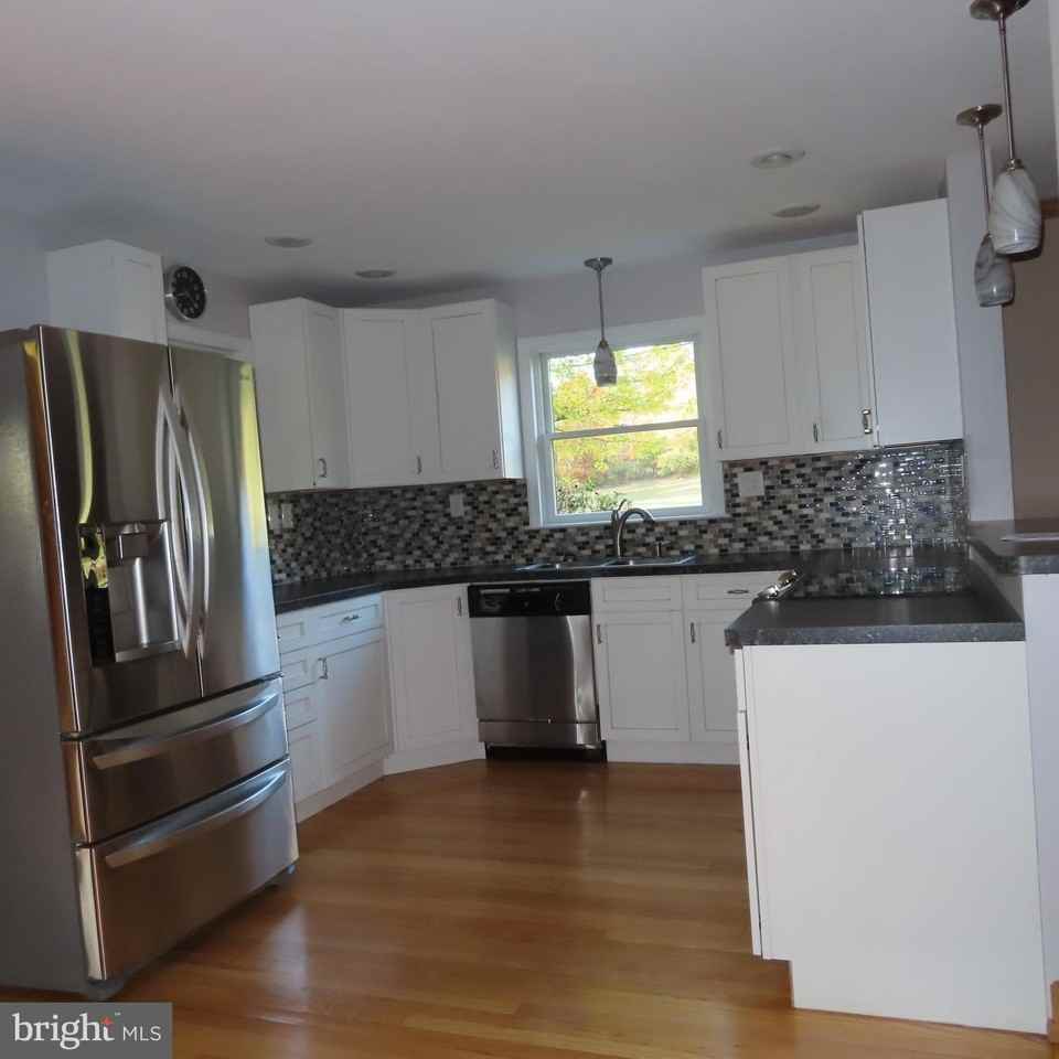 14109 Buchanan Trl W - Photo 5 of 38