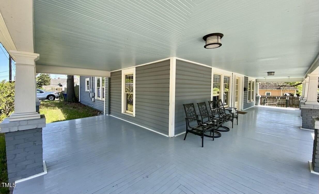 101 S Briggs Ave - Photo 3 of 43