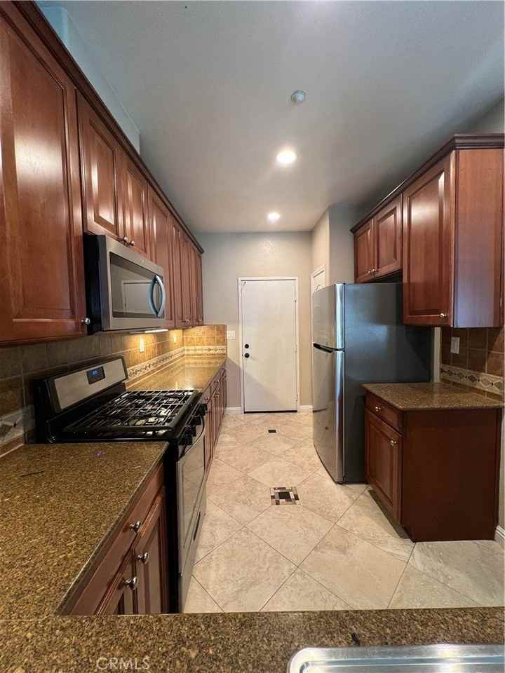 7161 East Ave - Photo 5 of 18