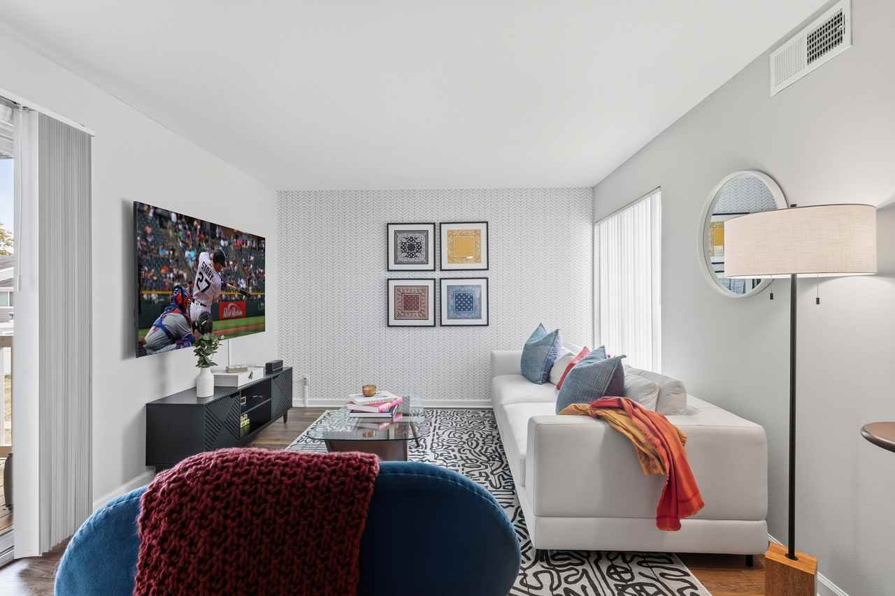 Fieldpointe of St. Louis - Photo 2 of 35