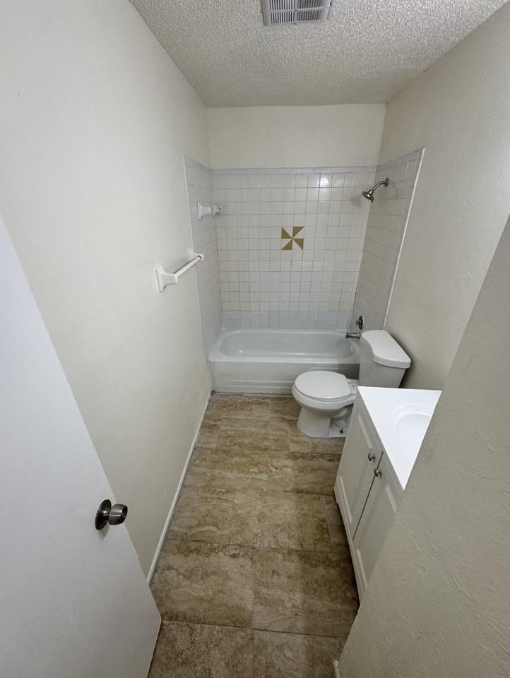 2629 Broadway #11 - Photo 4 of 6