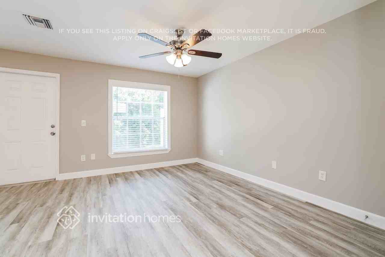 180 Carol Susan Lane - Photo 5 of 18