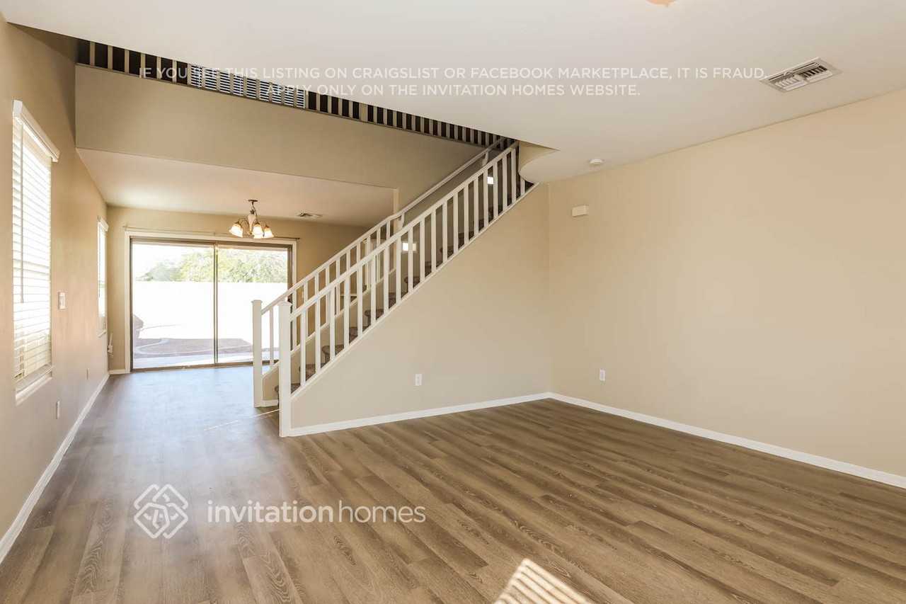 11346 N 154th Ln - Photo 4 of 18