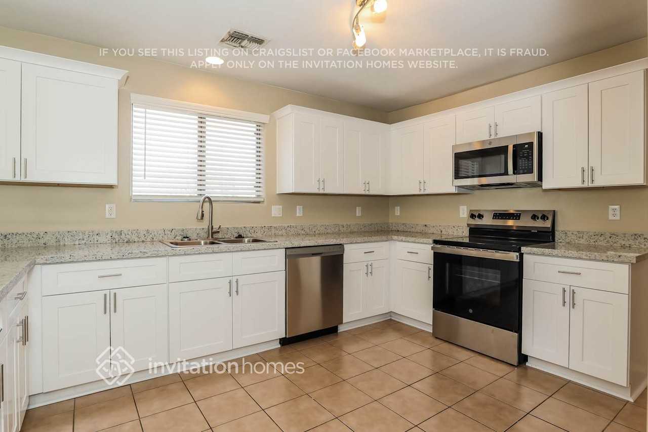 11346 N 154th Ln - Photo 6 of 18