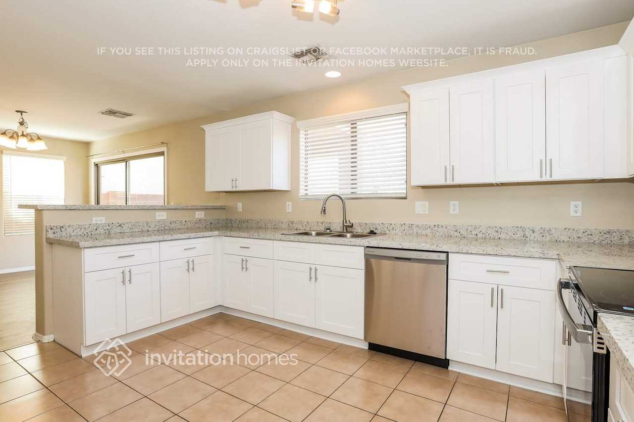 11346 N 154th Ln - Photo 7 of 18
