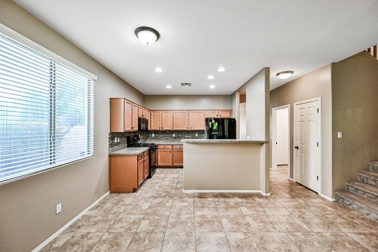 15342 West Windsor Avenue - Photo 6 of 32