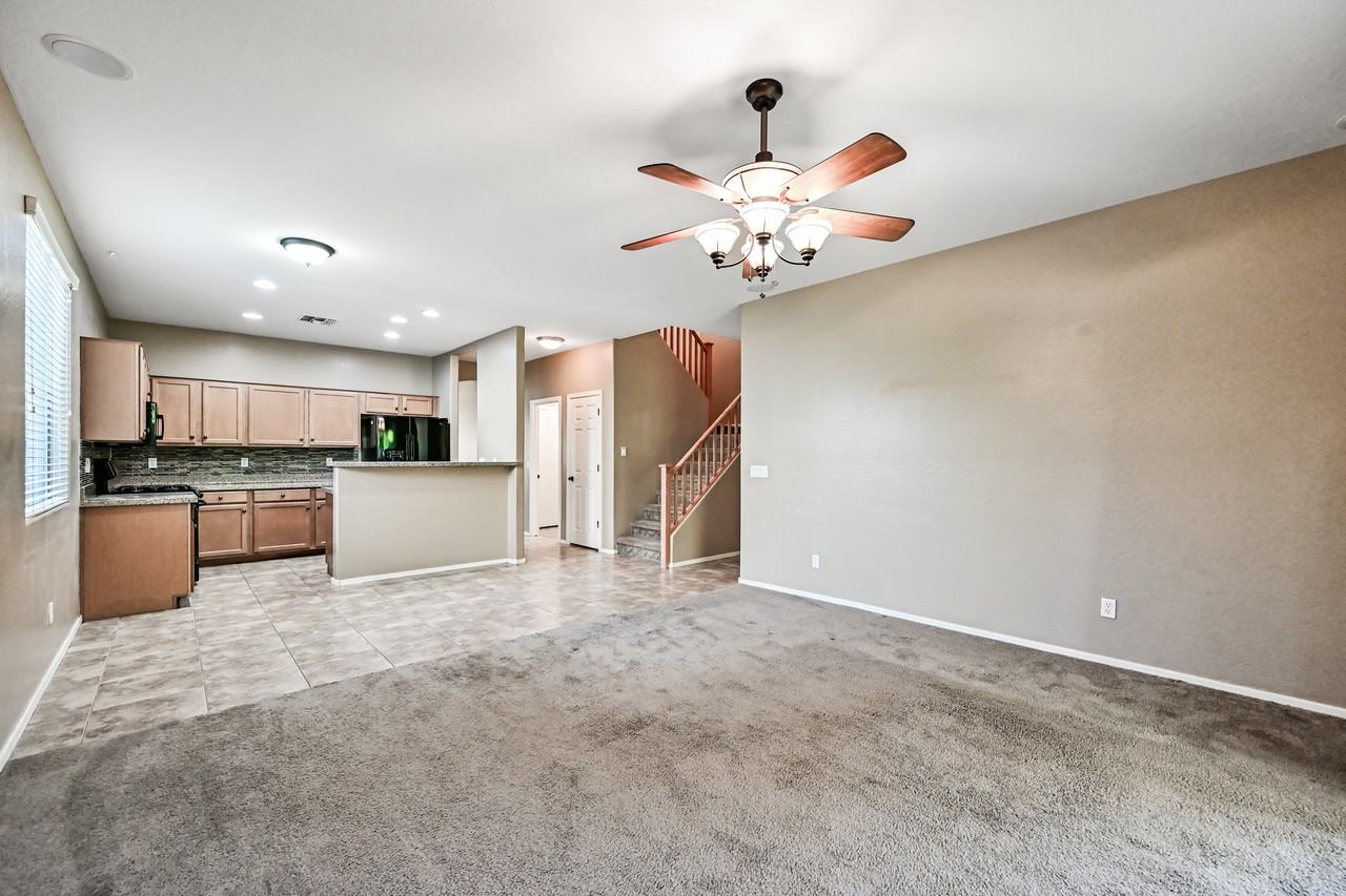 15342 West Windsor Avenue - Photo 7 of 32