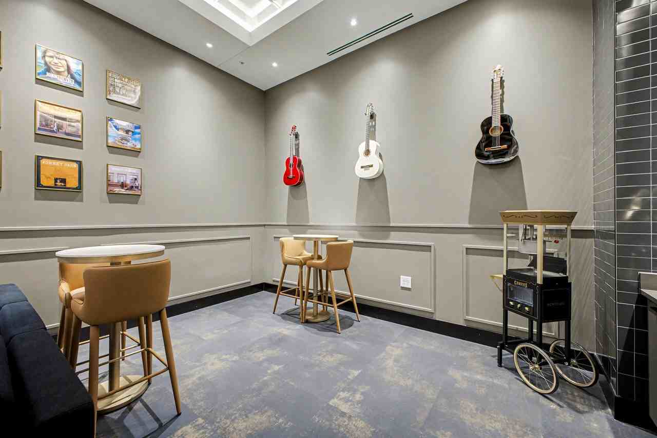 Grace - Photo 5 of 50