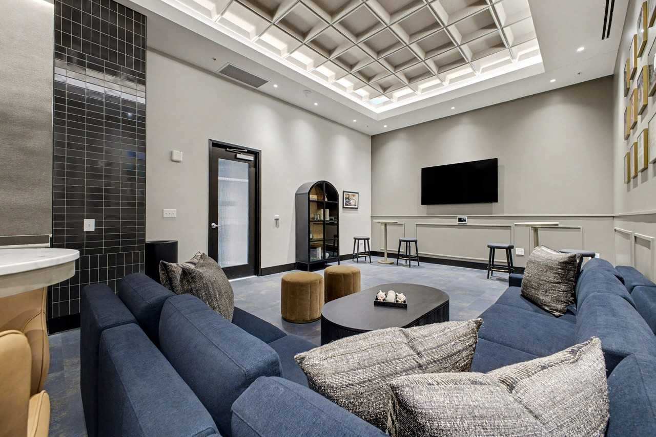 Grace - Photo 4 of 50