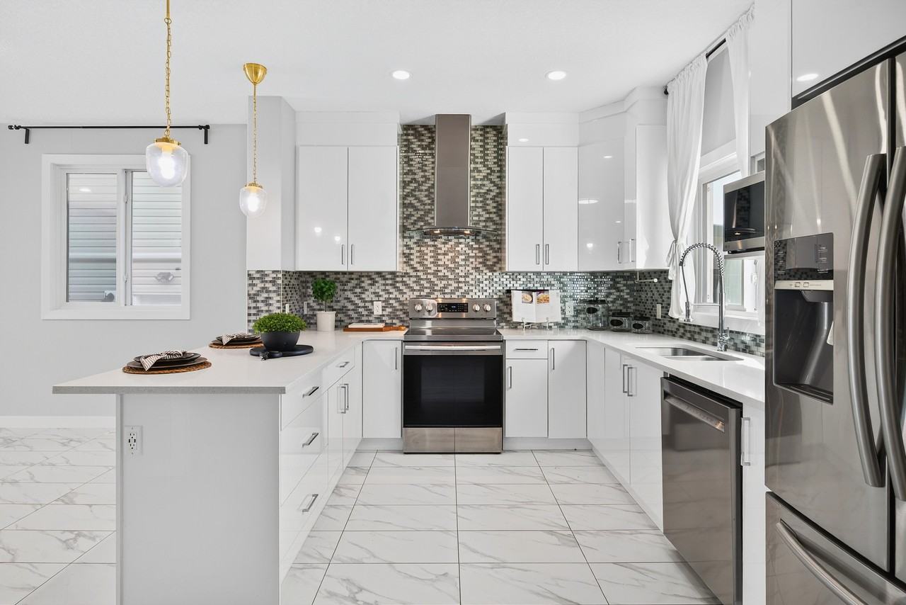 4710 35 Street - Photo 5 of 33