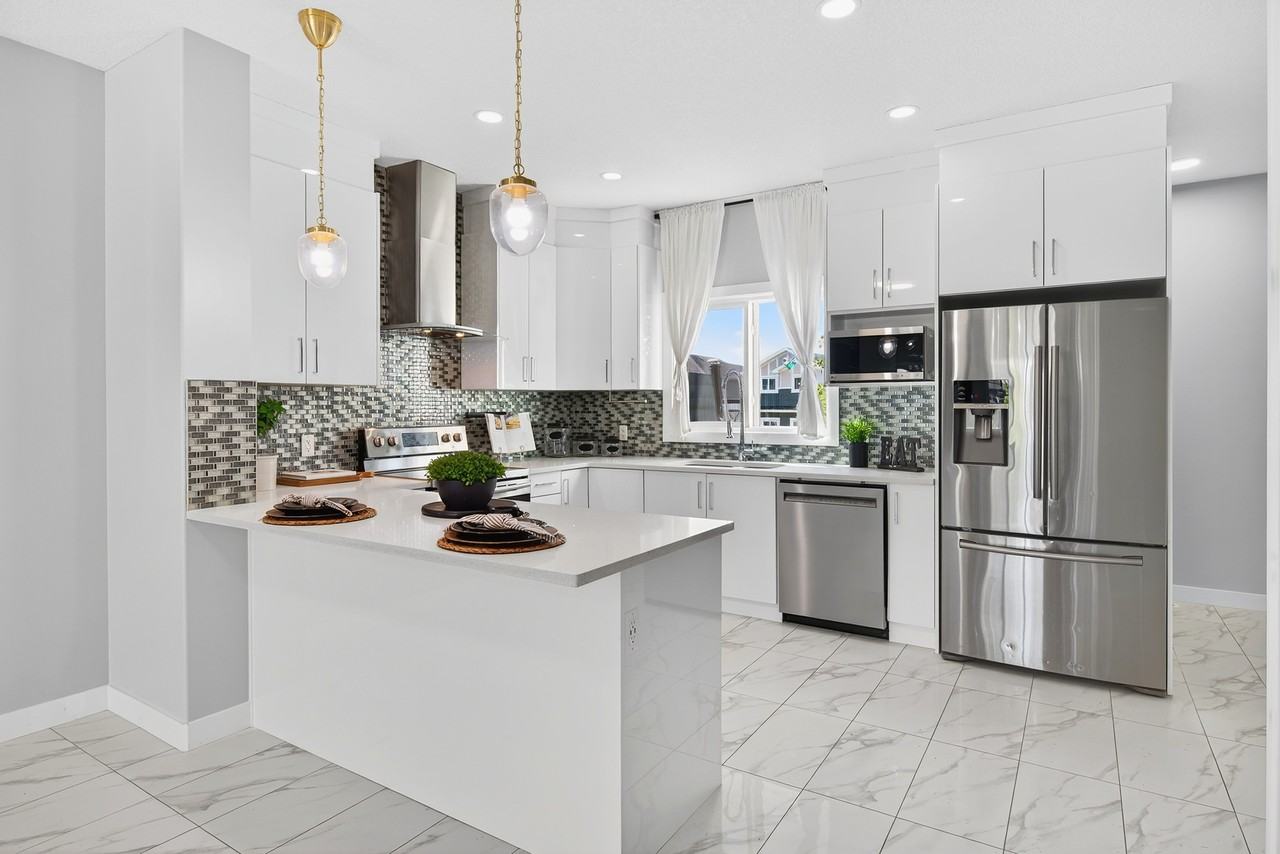 4710 35 Street - Photo 6 of 33