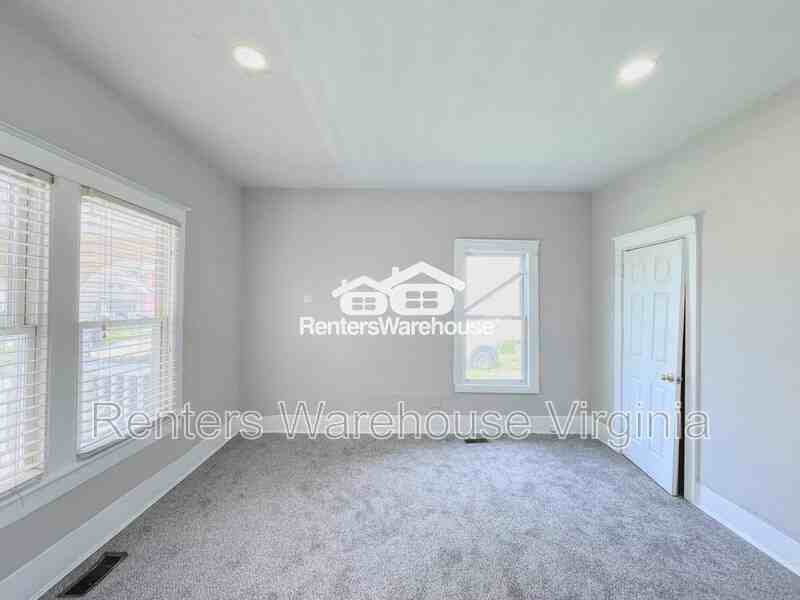 1247 23rd St - Photo 4 of 26