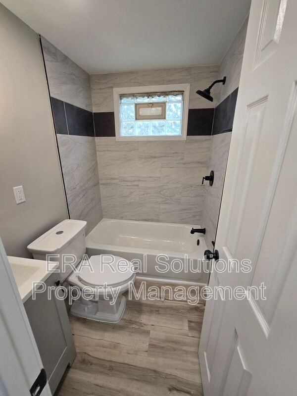 782 Whitethorne Ave - Photo 3 of 20