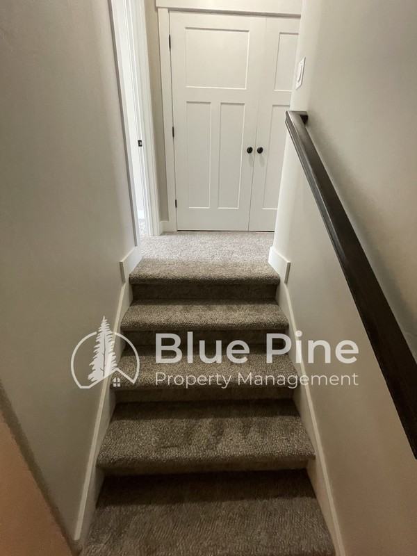 700 S Saturn Ave #A - Photo 6 of 17