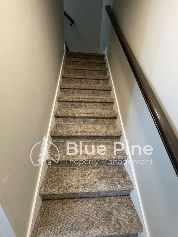 700 S Saturn Ave #A - Photo 7 of 17