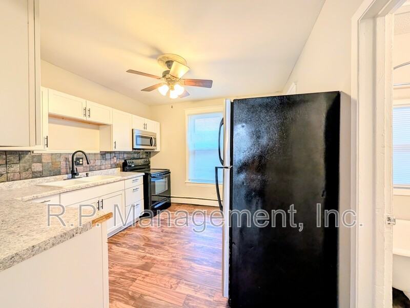 61 Delos St W #3 - Photo 5 of 12