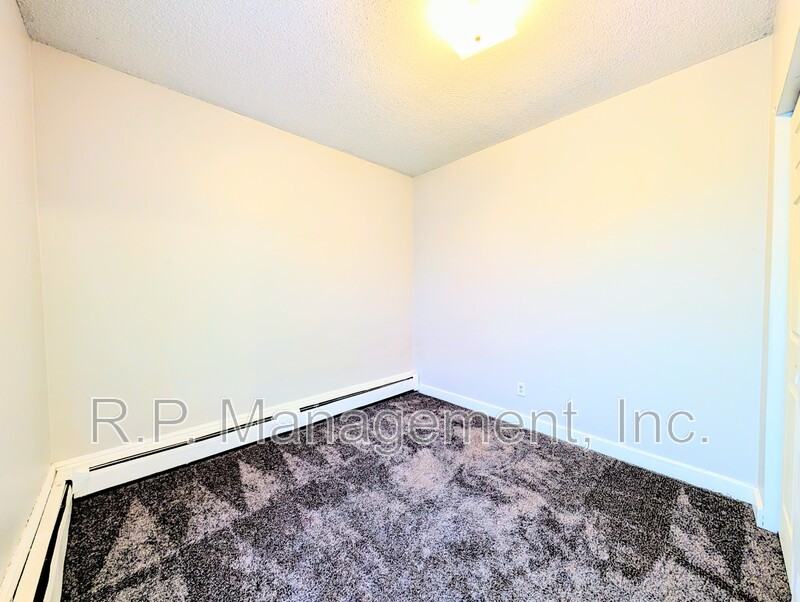 61 Delos St W #3 - Photo 6 of 12