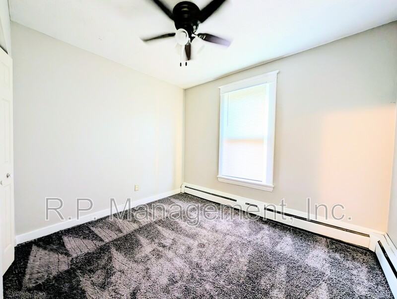 61 Delos St W #3 - Photo 7 of 12