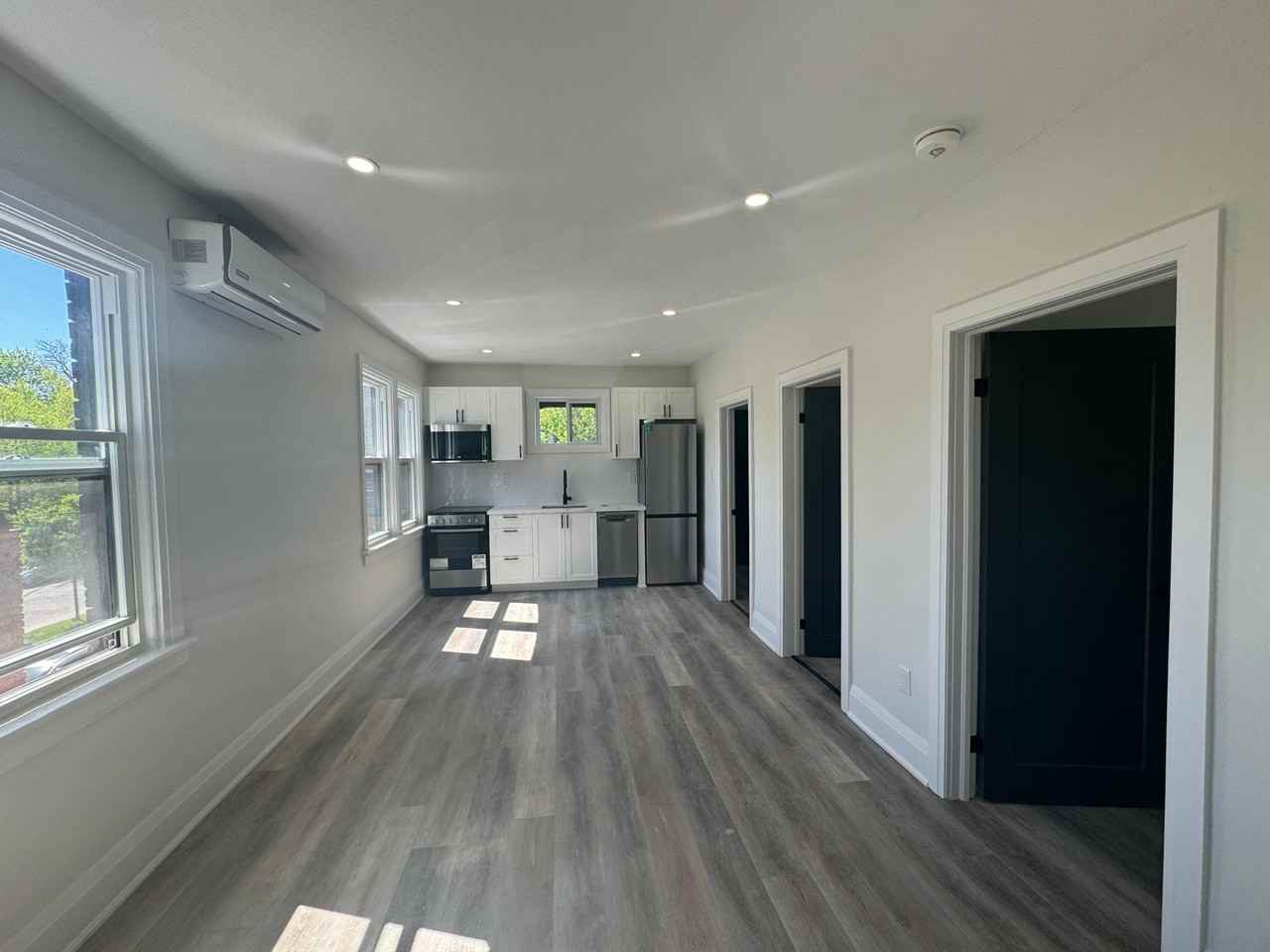 656 Main St E - Photo 2 of 25