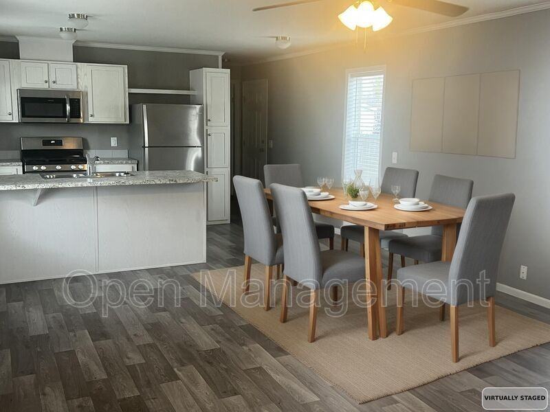 916 3 1/3 Ave E - Photo 3 of 8