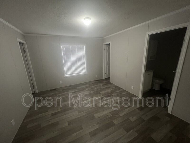 916 3 1/3 Ave E - Photo 6 of 8